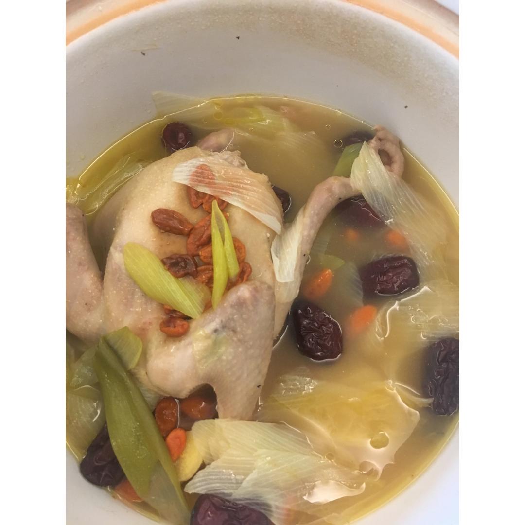 红枣枸杞乳鸽汤