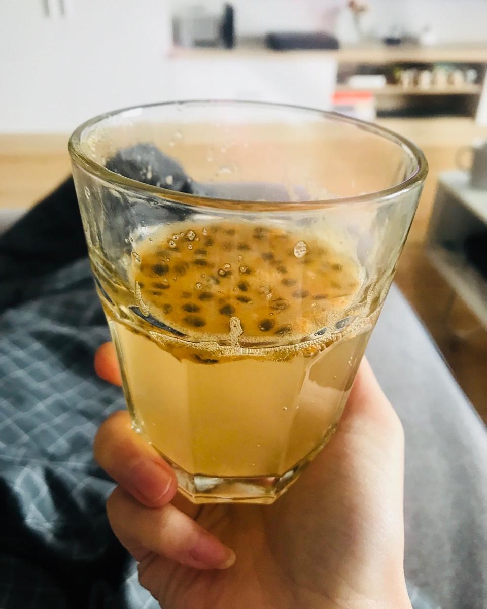 百香果雪碧青柠冰饮