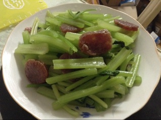 腊肠炒芹菜