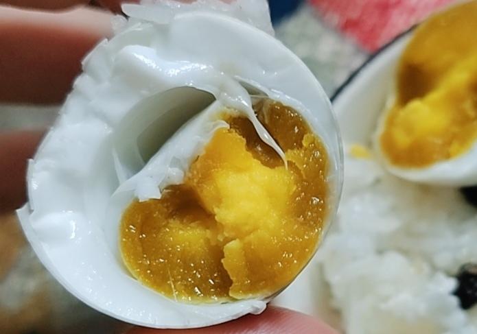 奶奶40年腌制咸鸭蛋老方子，保证100%起沙流油