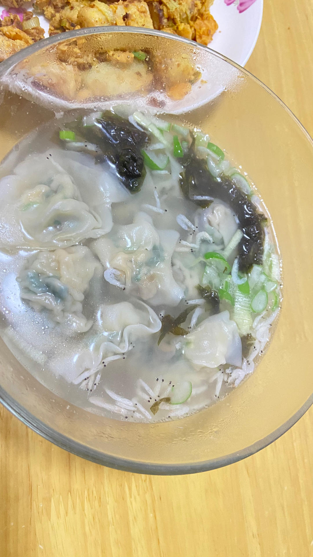 余味无穷之荠菜虾仁大馄饨