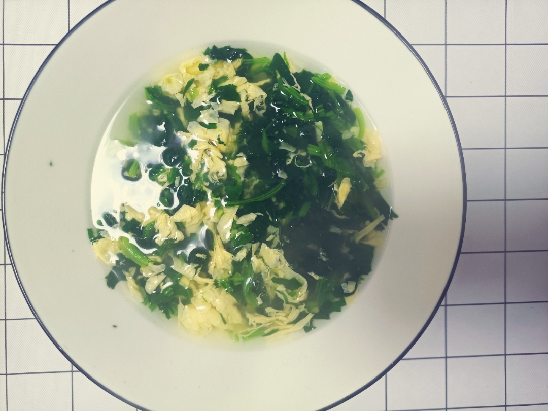 菠菜鸡蛋汤                                    减脂必备，超低卡路里