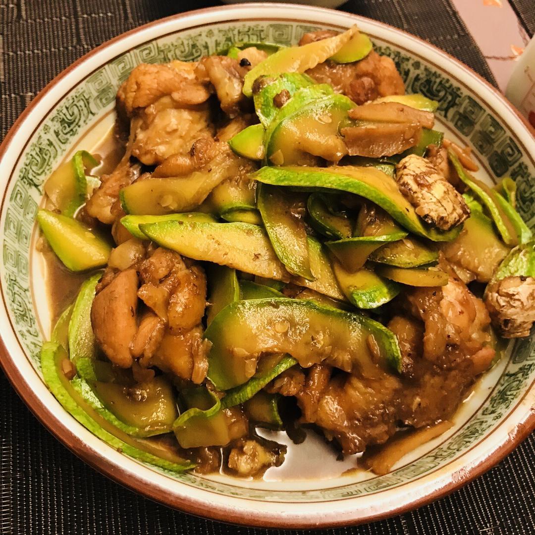 土豆炖翅根