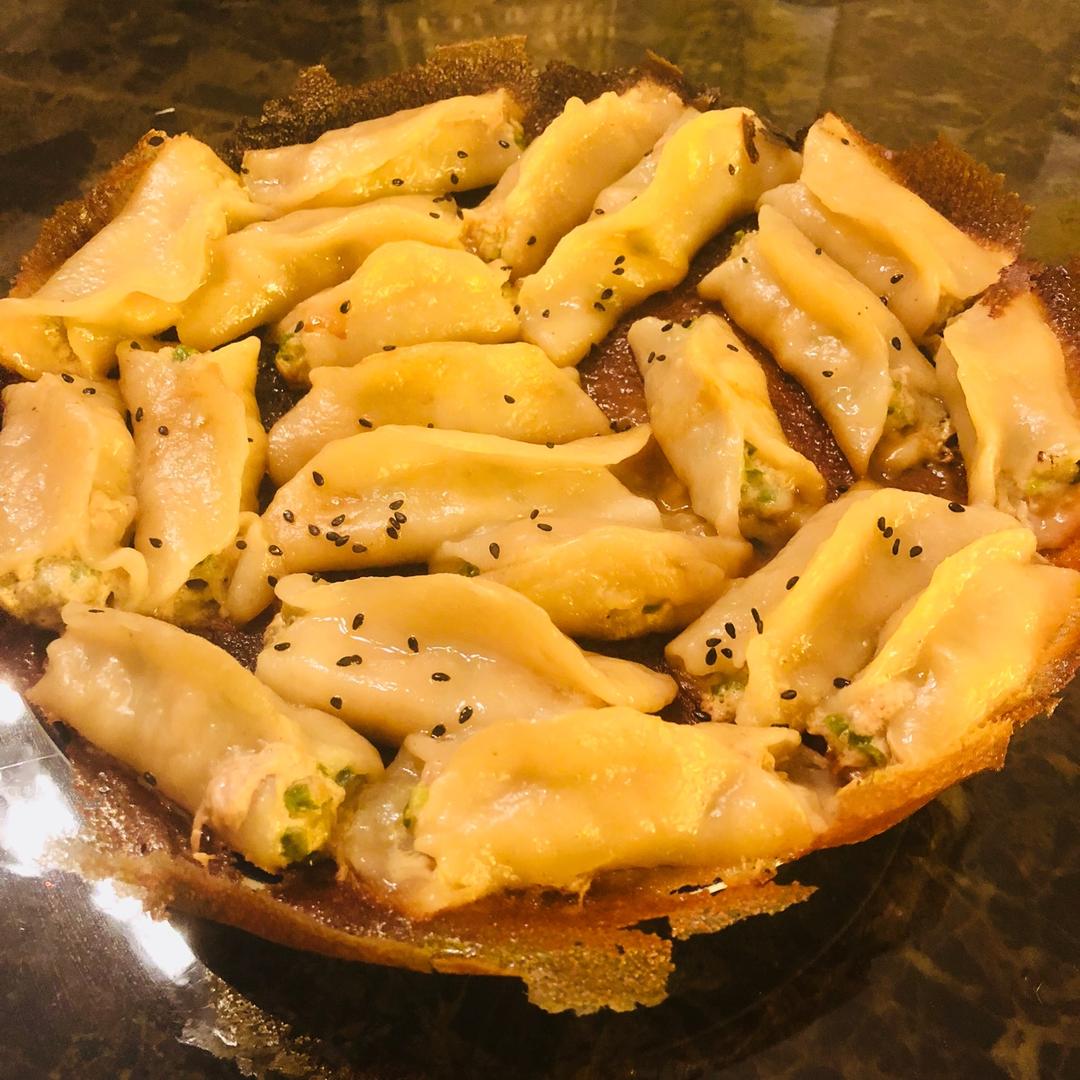 三鲜锅贴 Fried Dumplings
