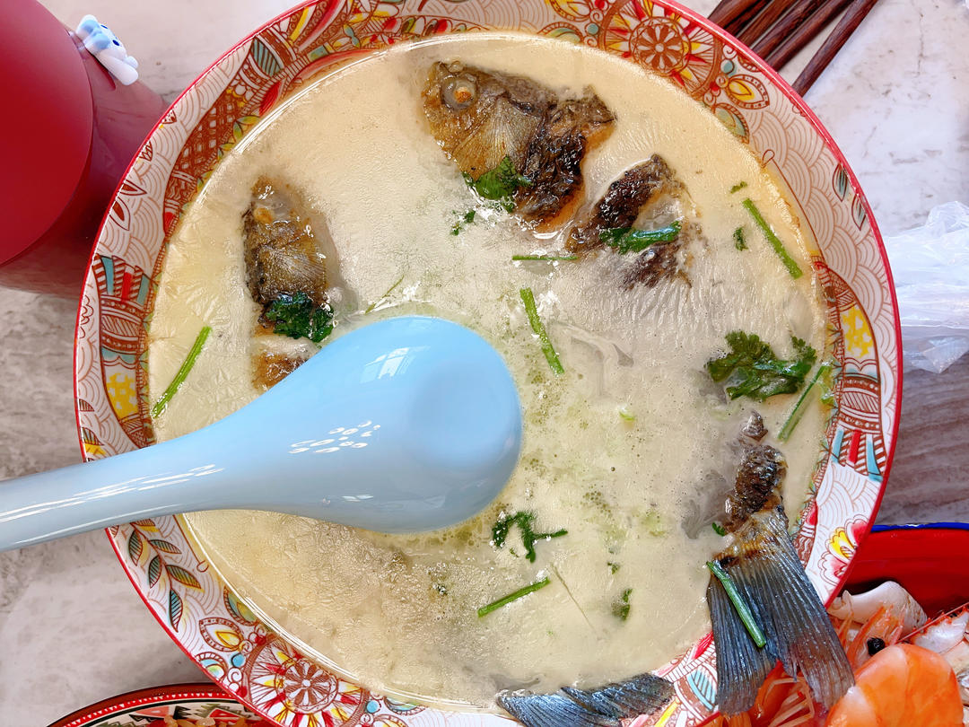 这样做的鲫鱼汤超好喝，奶白奶白的