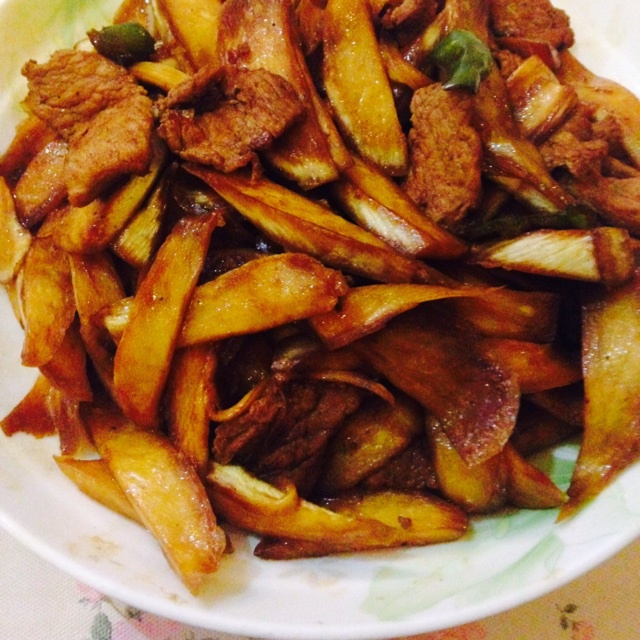 猪颈肉炒茭白