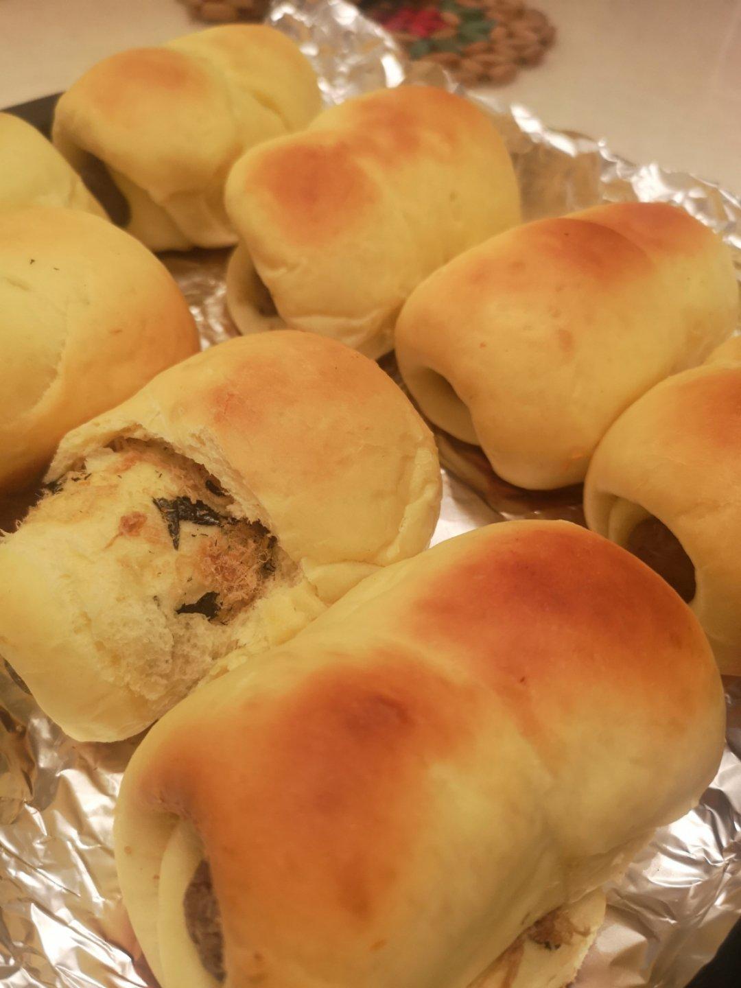 火腿肉松面包卷