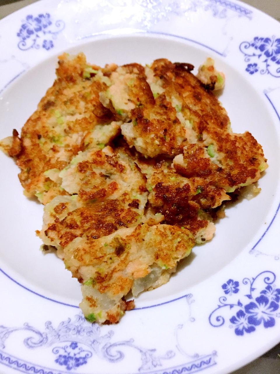 宝宝辅食：三文鱼芦笋小煎饼（12m+）