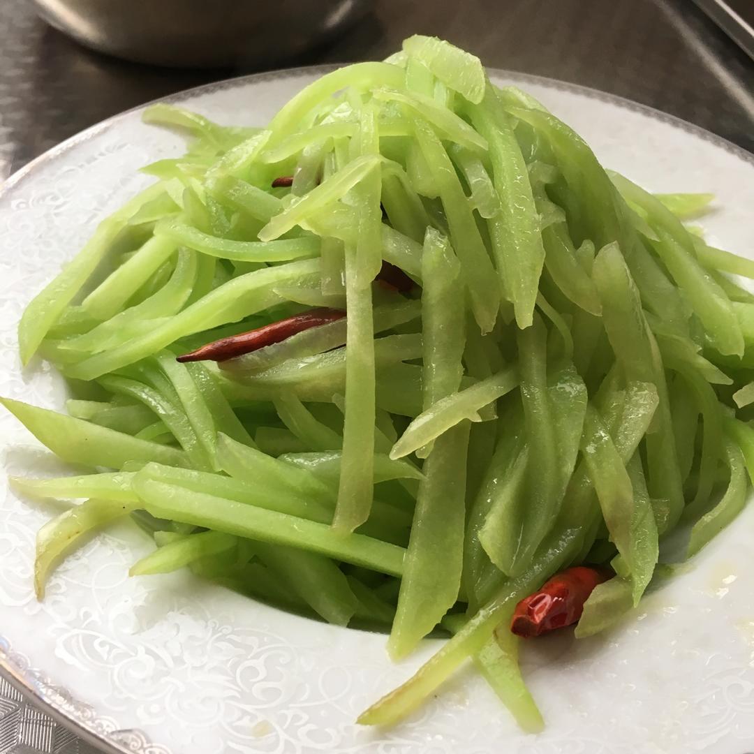 清炒莴笋丝