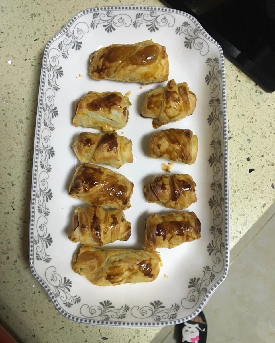 香肠酥皮卷：手抓饼皮还能这样吃，不用和面快速搞定早餐