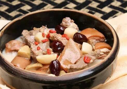 枸杞黑豆炖羊肉的做法