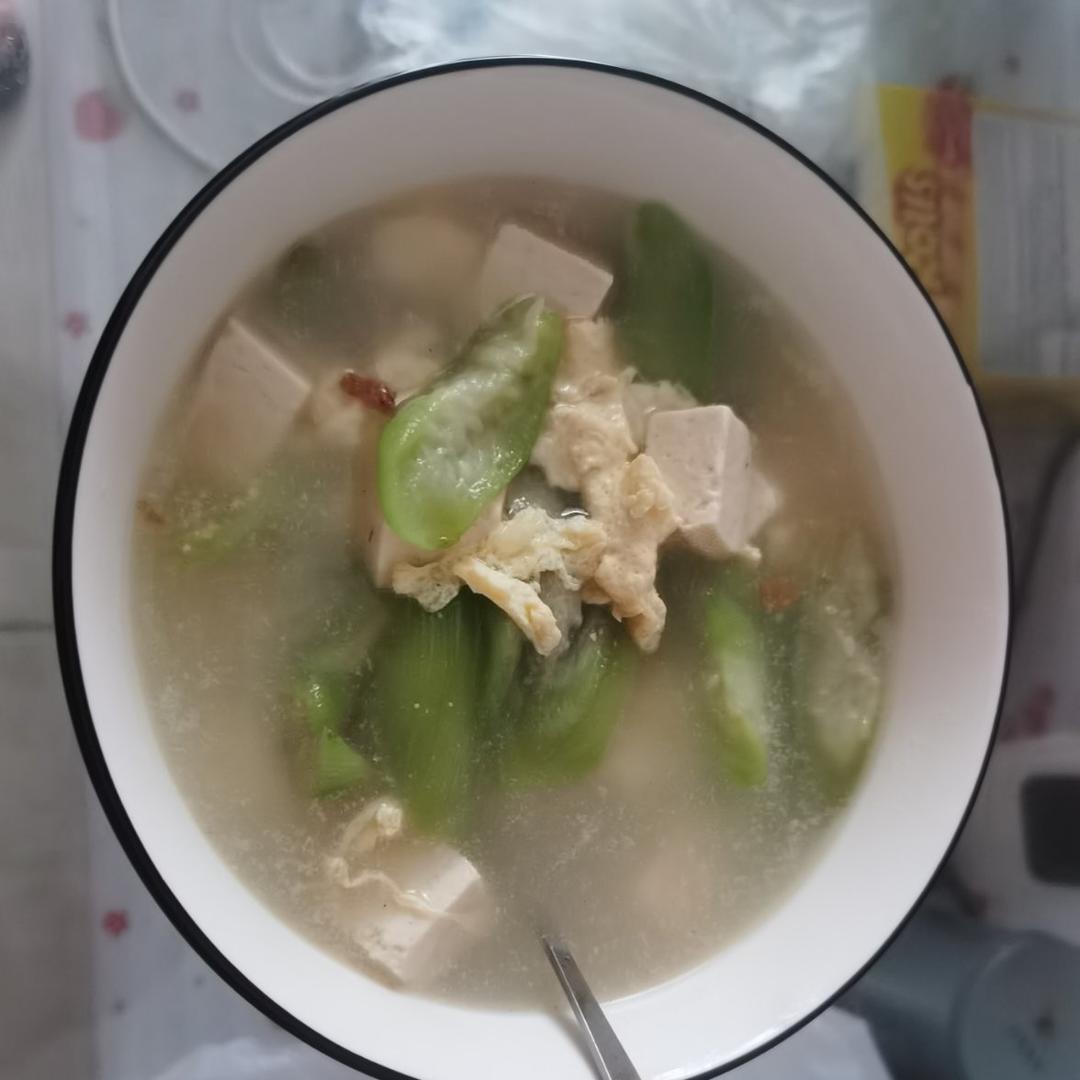 丝瓜豆腐鸡蛋汤