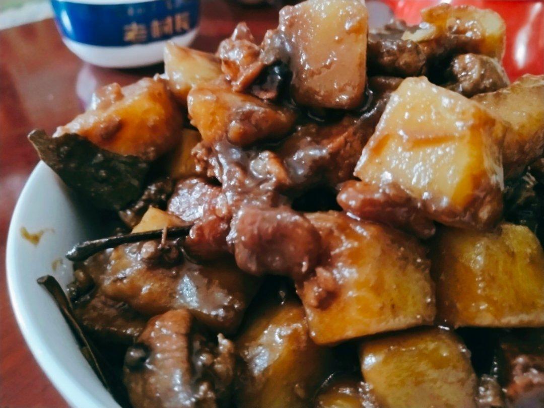 红烧肉炖土豆
