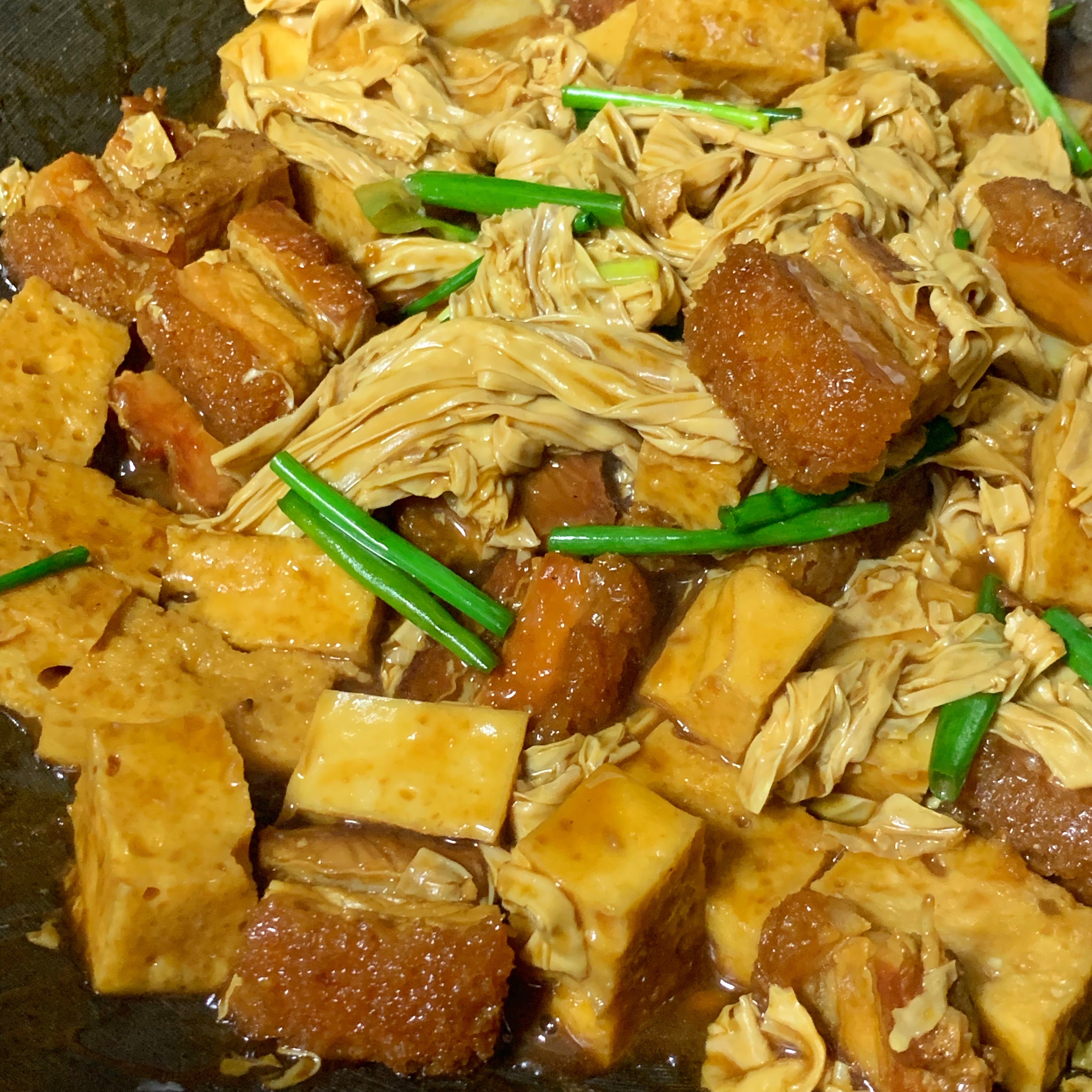 超好吃的腐竹千页豆腐焖火腩(烧肉)