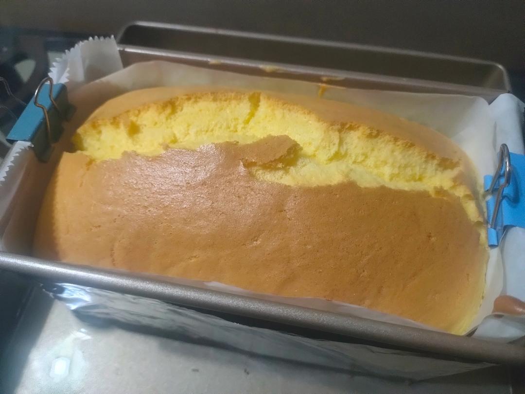 咸蛋黄肉松抖臀蛋糕