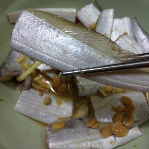 普宁豆酱煮带鱼的做法 步骤1