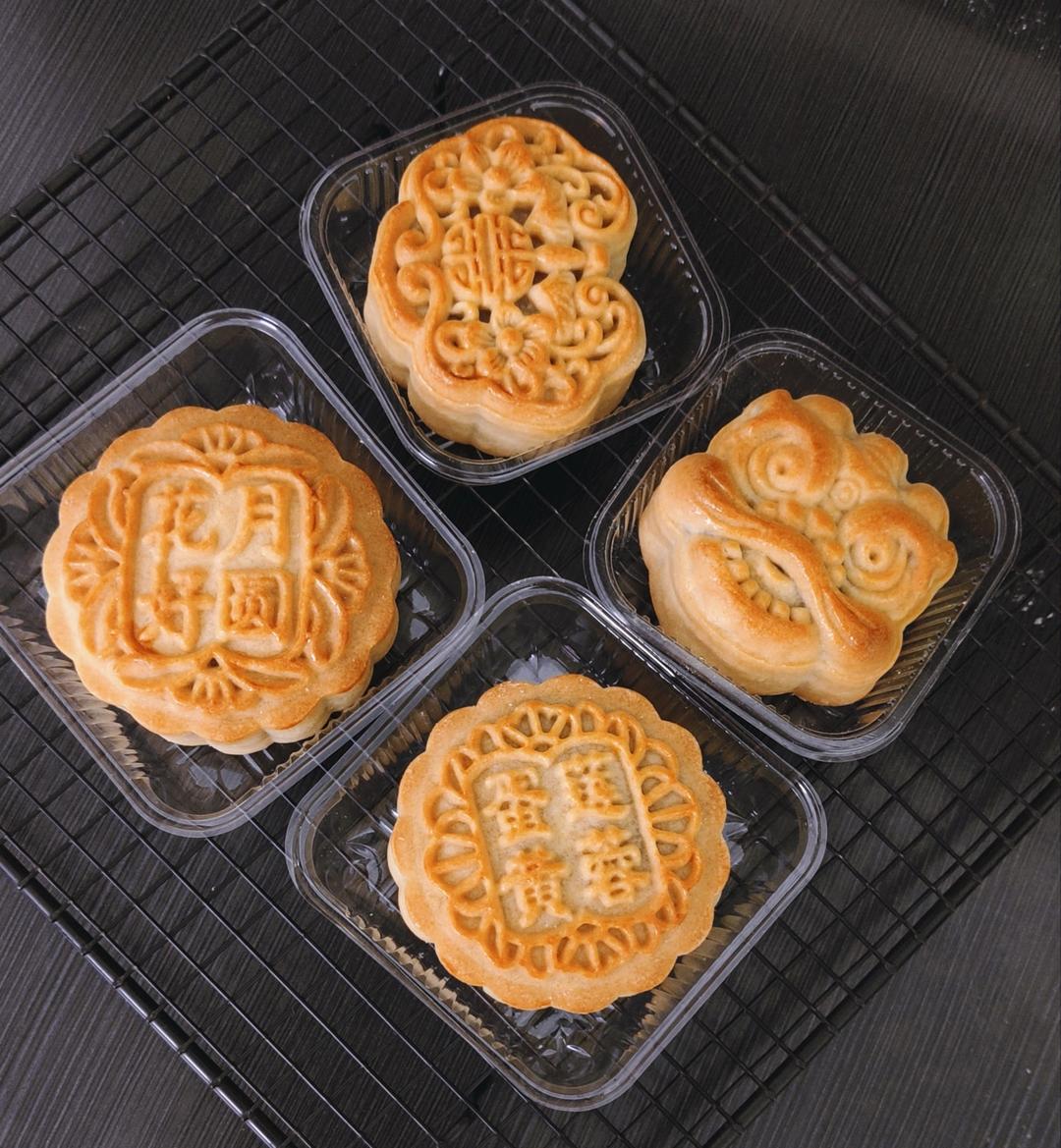 广式月饼—蛋黄莲蓉月饼