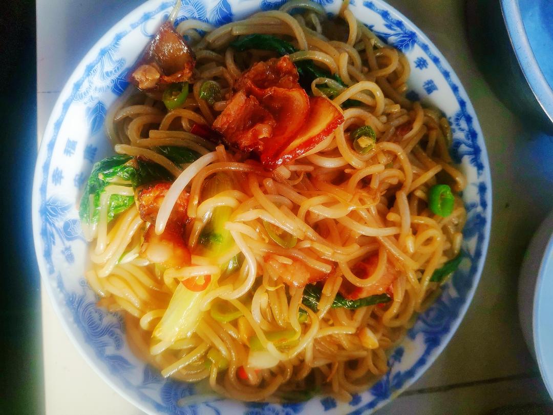 腊肉炒米粉