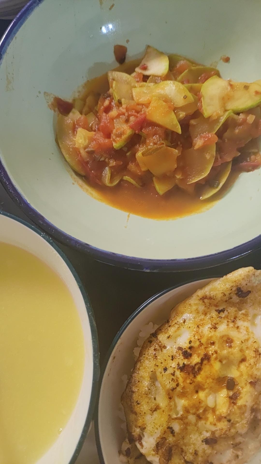 西红柿炒西葫芦