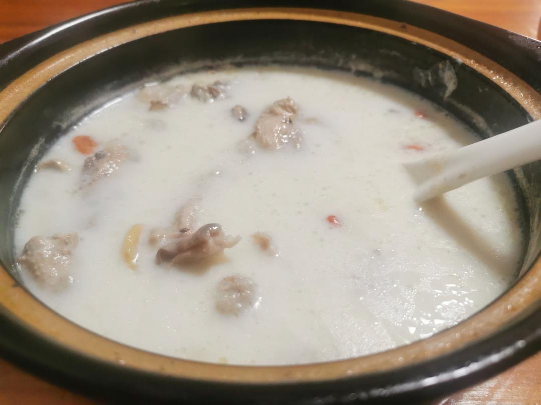 〈胡椒猪肚鸡汤〉，我超级喜欢的味道，欣小厨 😏