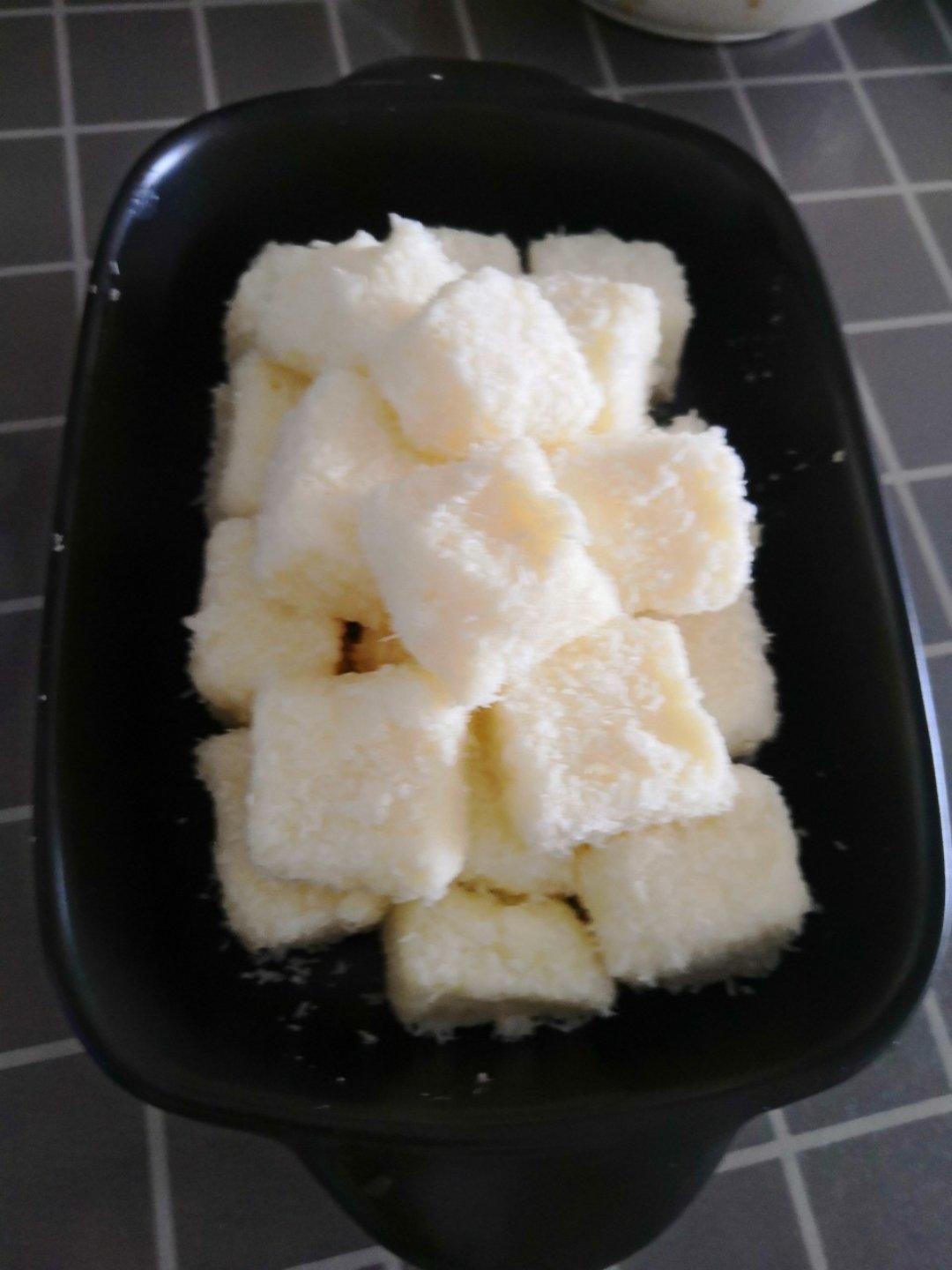 椰丝牛奶小方糕