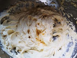 酥皮金沙奶黄月饼的做法 步骤12