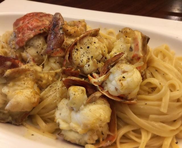 龙虾奶油意大利面菜谱
Lobster Cheese Sauce Pasta Recipe的做法