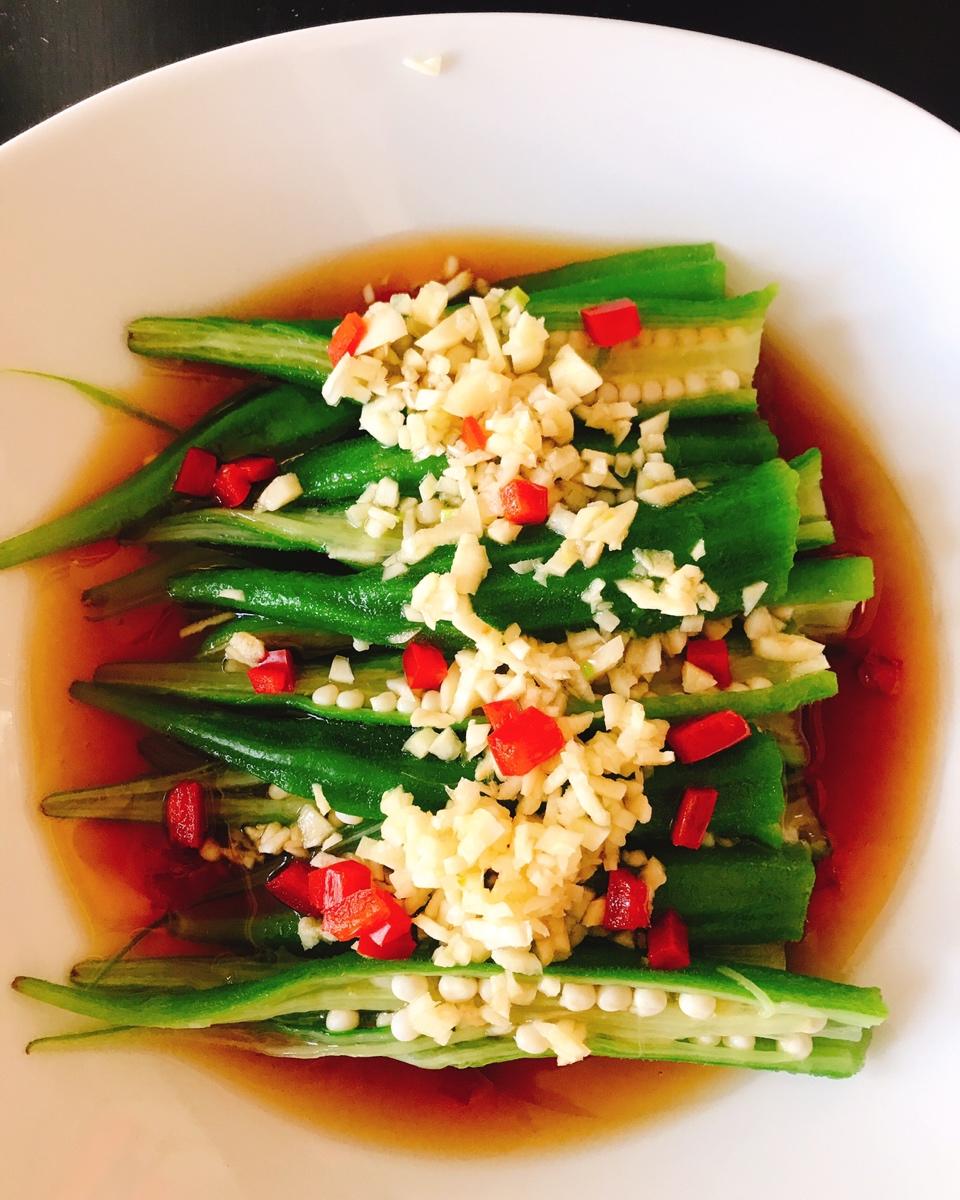 苏菲萌做的白灼秋葵