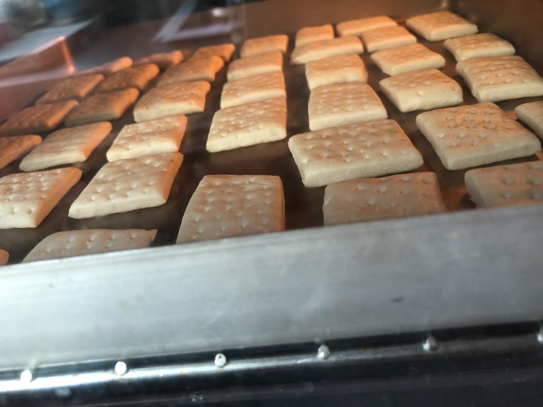 嘎嘣脆——香葱苏打饼干
