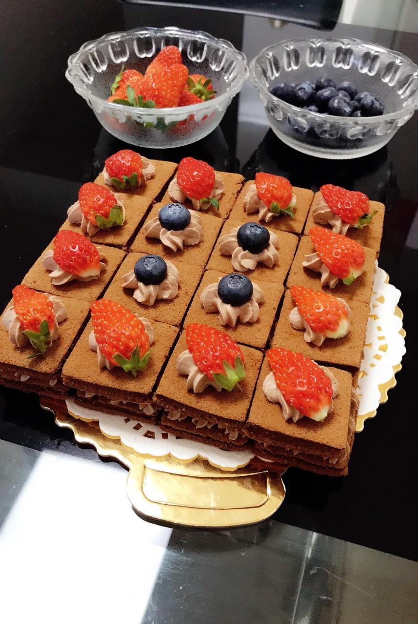 天使在你心里做的可可方形装饰蛋糕