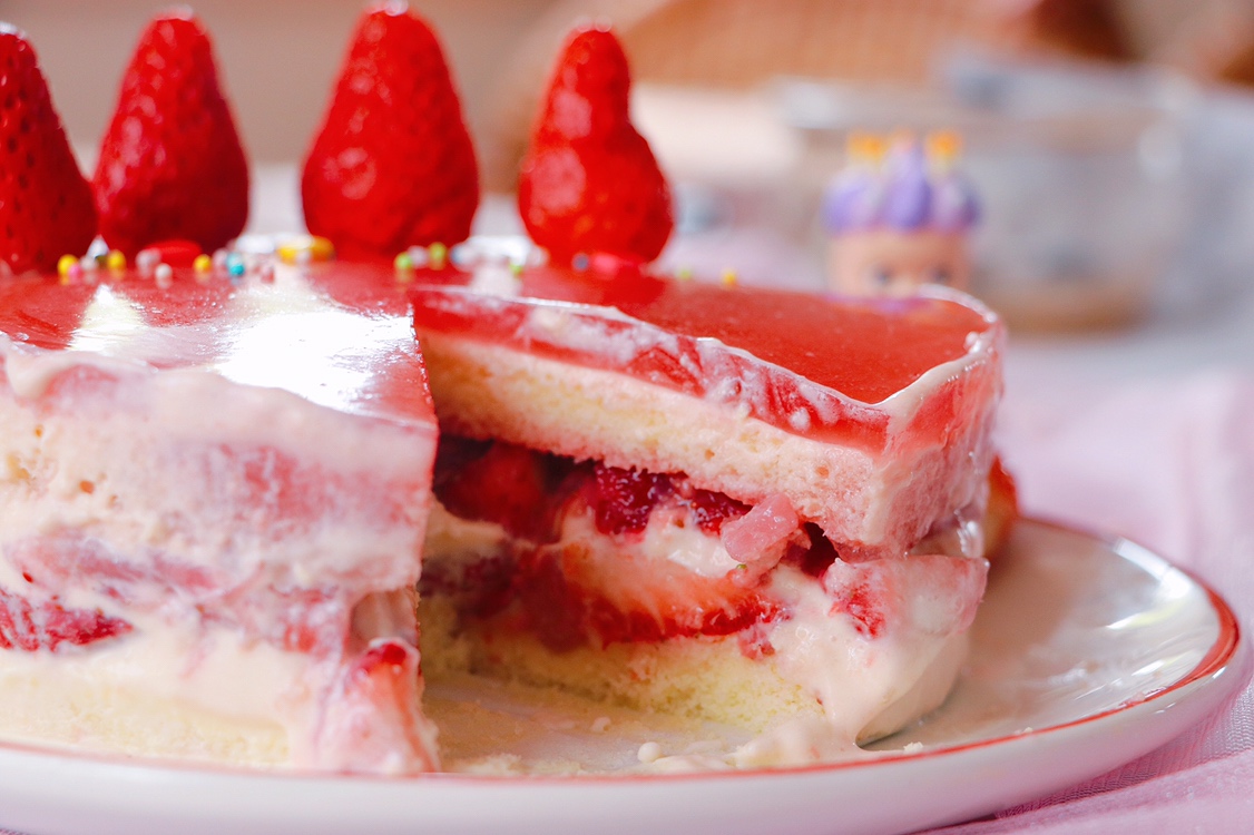 草莓慕斯蛋糕（视频菜谱）