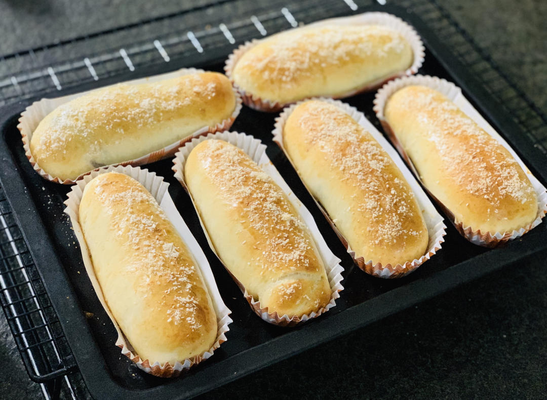 ai_e小c做的酸奶红豆小枕头面包