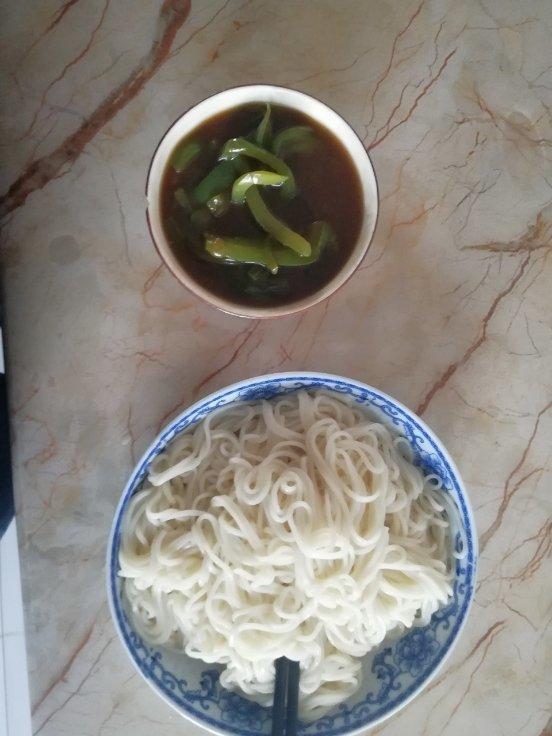 青椒肉丝拌面