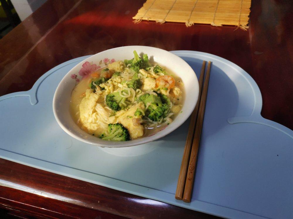 西兰花虾仁菌菇汤