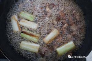 焦葱段烧鸡汤的做法 步骤8