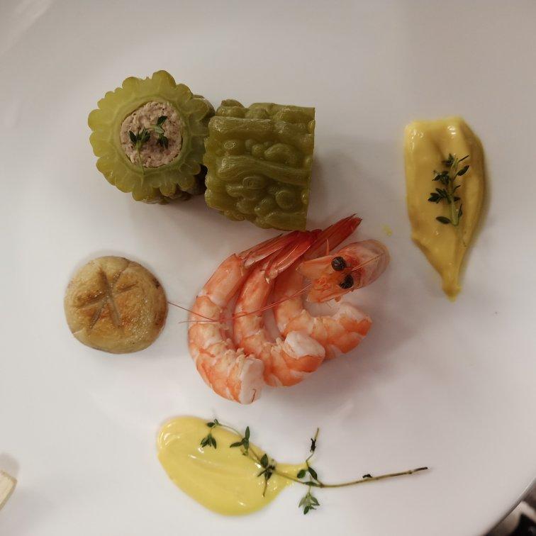 鸡肉酿苦瓜配芥末蜂蜜酱