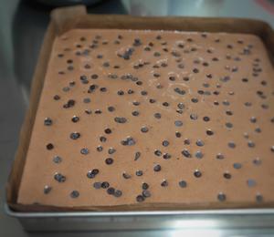 巧克力蛋糕卷的做法 步骤7