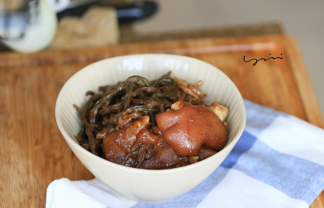 【一道菜解决一顿饭】台式豆角干炖猪蹄的做法