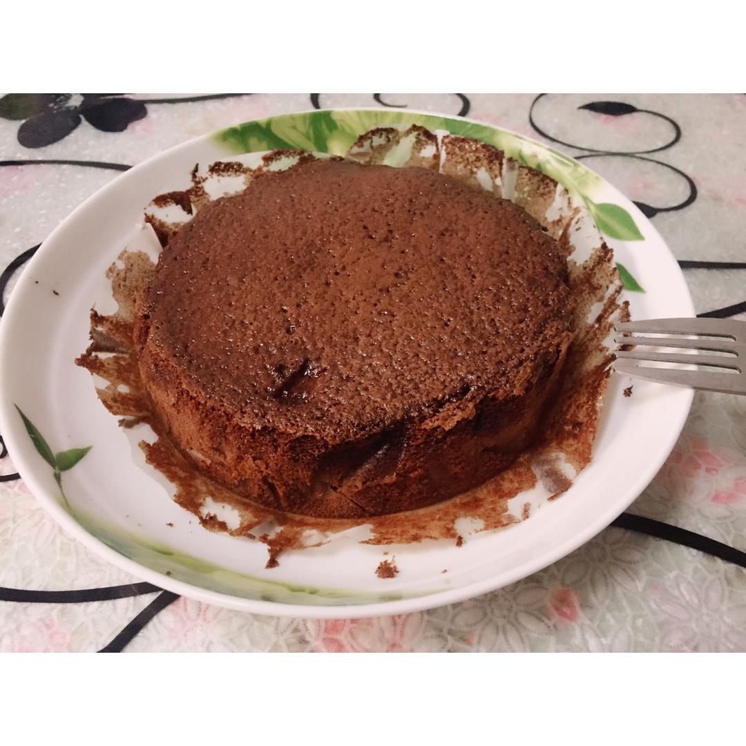 爆浆的巧克力凹蛋糕
