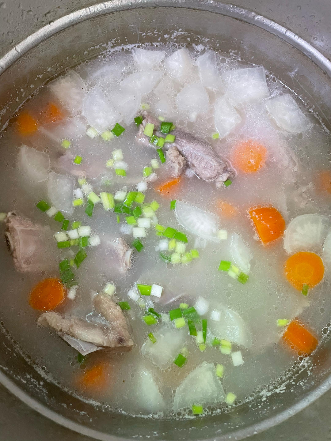 萝卜排骨汤的做法