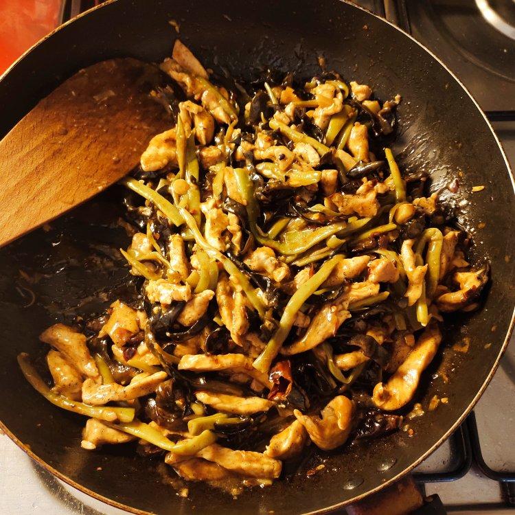 厨师长教你：“鱼香肉丝”的老式做法，味道很赞先收藏了