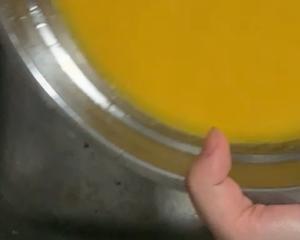 纯手工熬制土蜂蜡的做法 步骤7