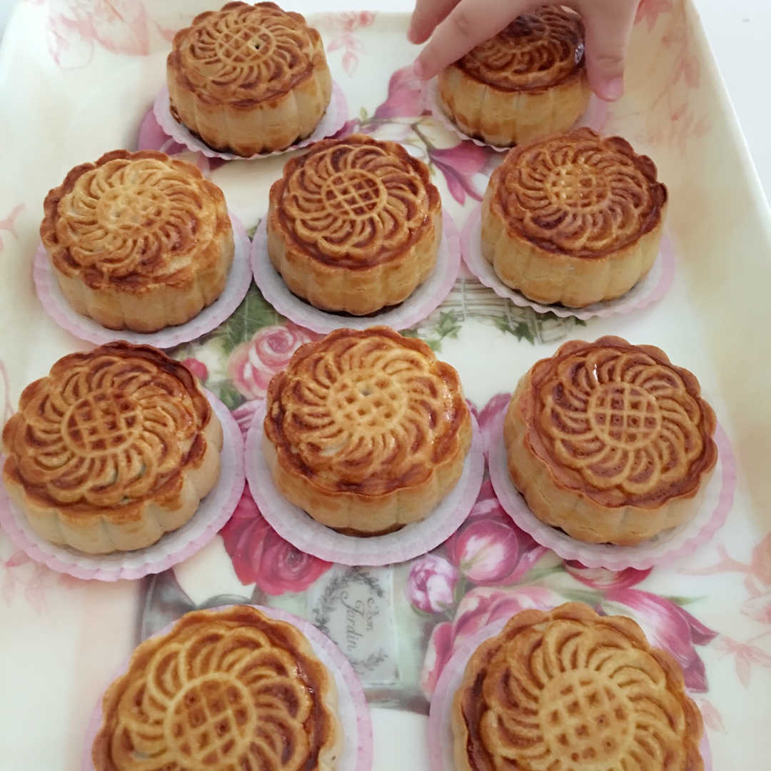 广式月饼—蛋黄莲蓉月饼