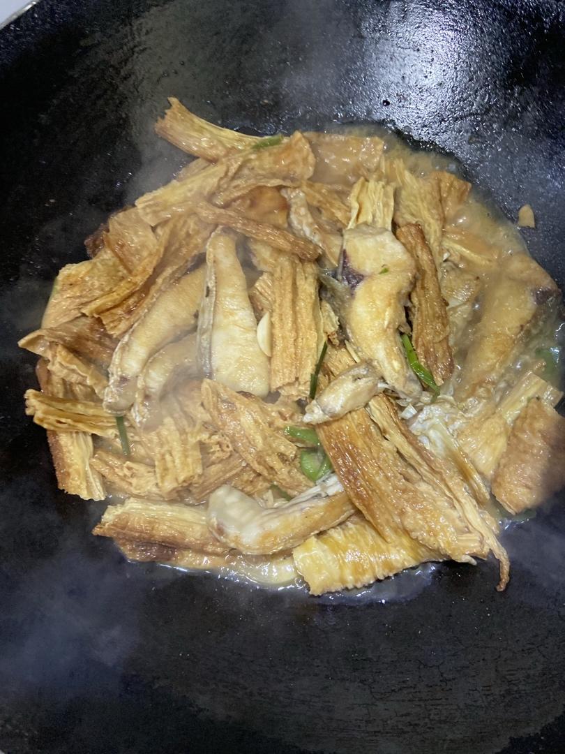 【腐竹炆鱼腩】原来腐竹广东人吃起来口感最妙！