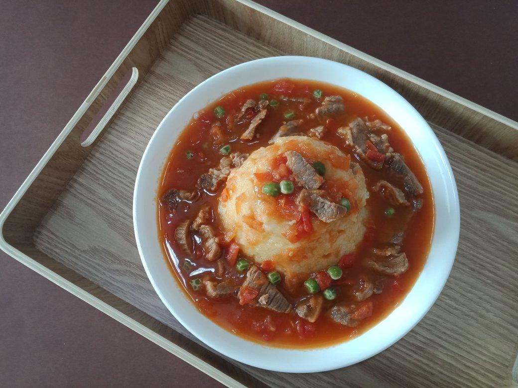 火山土豆泥，扣番茄牛肉