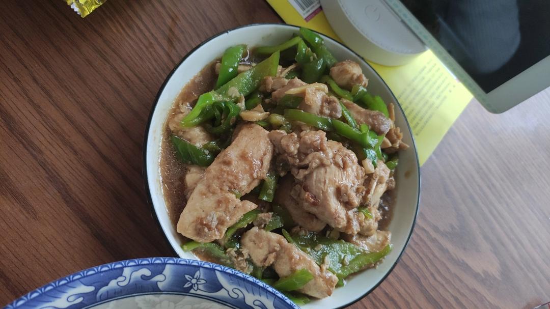 巨好吃的青椒炒鸡胸肉丝，超下饭