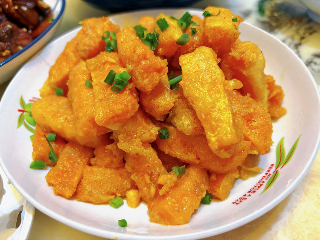 原来饭店的蛋黄焗南瓜是这样做，难怪自己做不好吃，技巧全告诉你