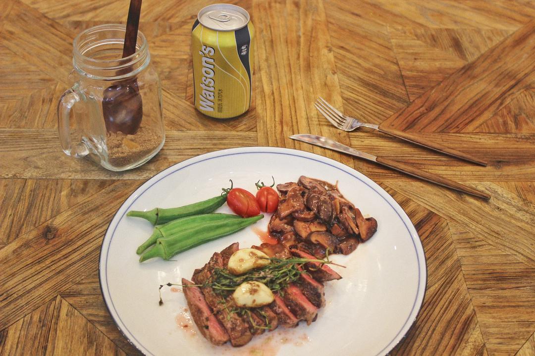 红酒蘑菇酱配菲力牛排🥩