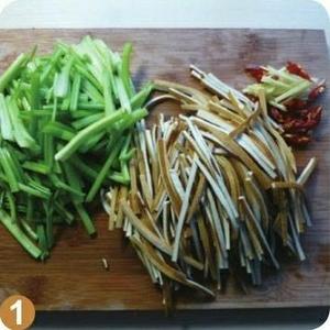 芹菜炒豆干的做法 步骤1