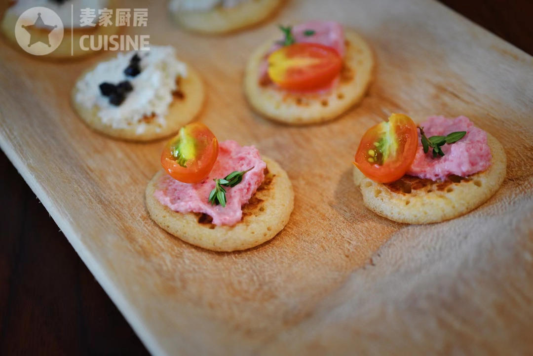 简单高颜值下午茶----鱼子酱番茄🍅blini
